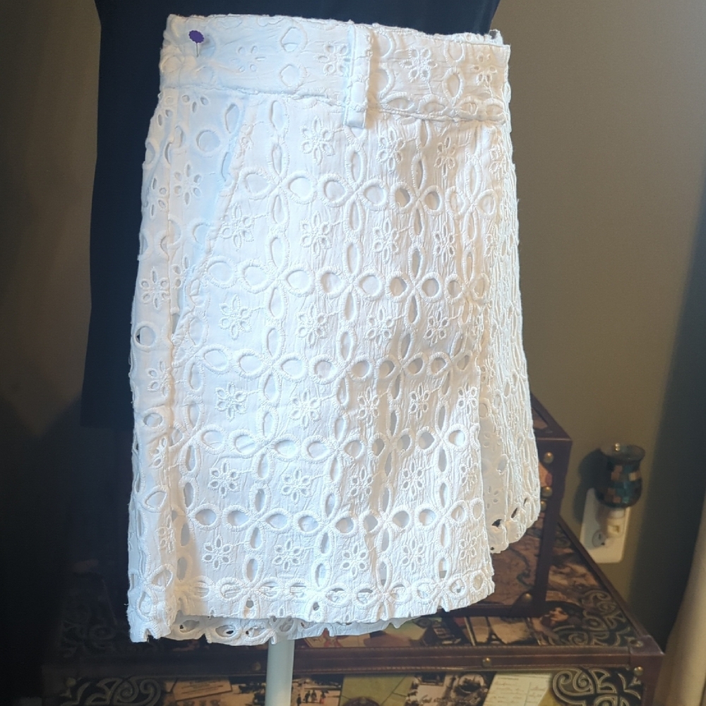 VENUS Elegant White Lace Skirt - Picture 2 of 9